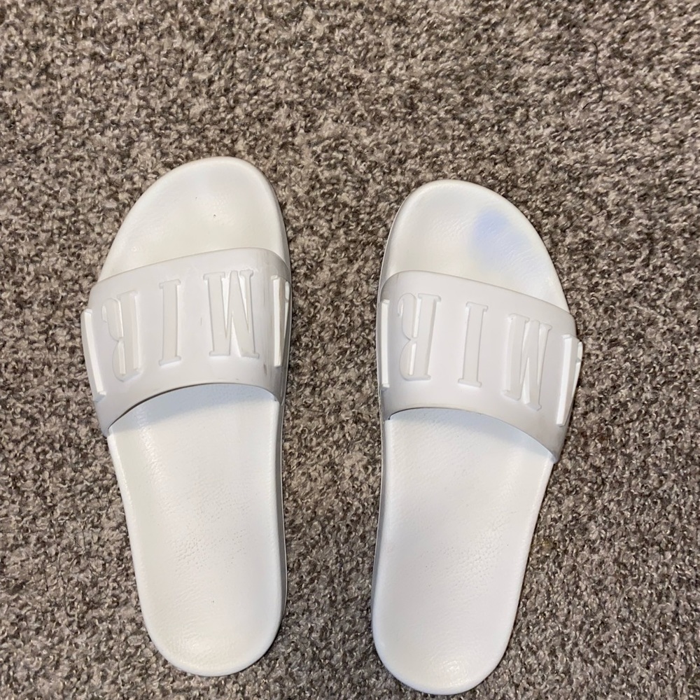 Amiri pool slides